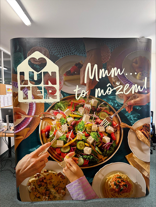 Popup stena referencia